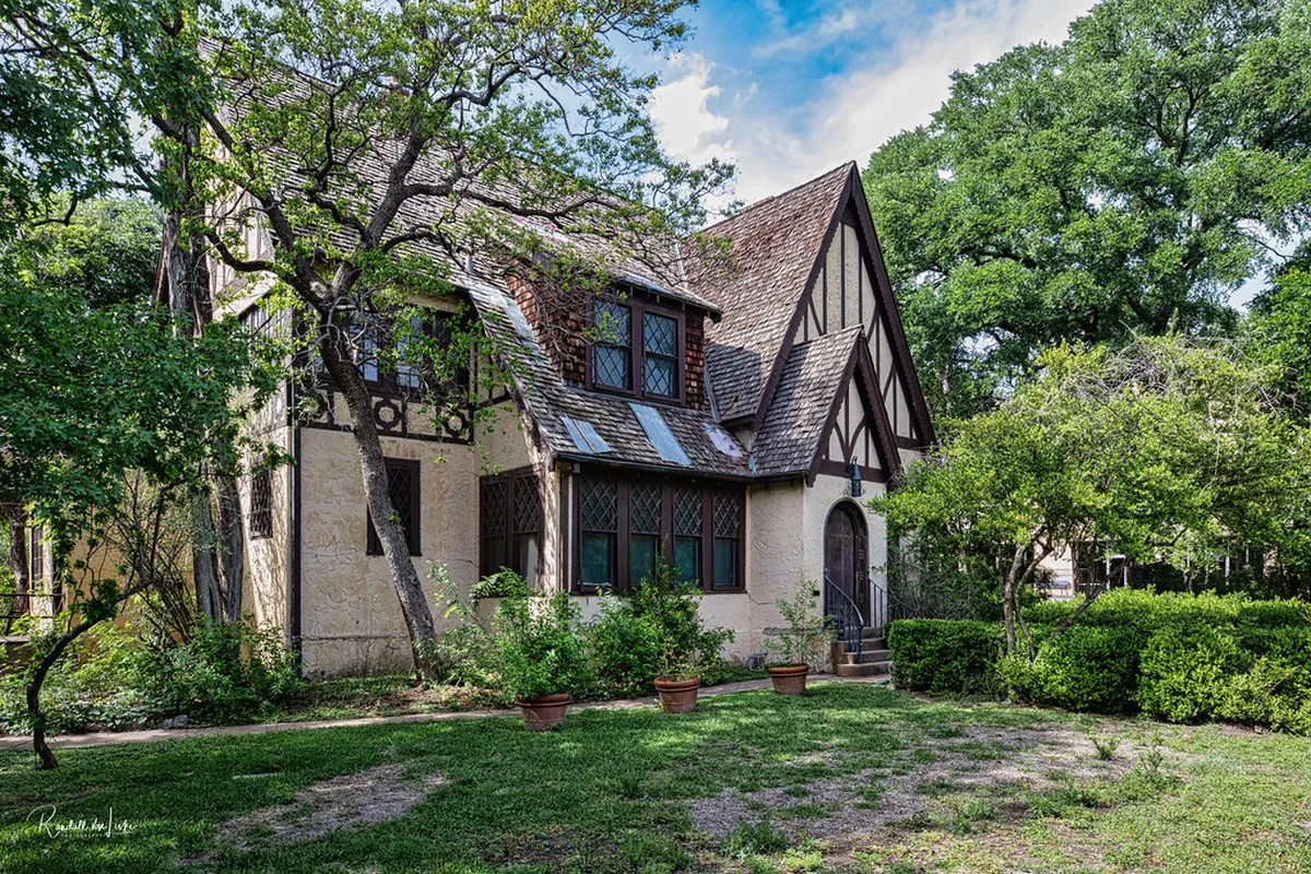 Discover La Laguna's Historic Palaces in 2025