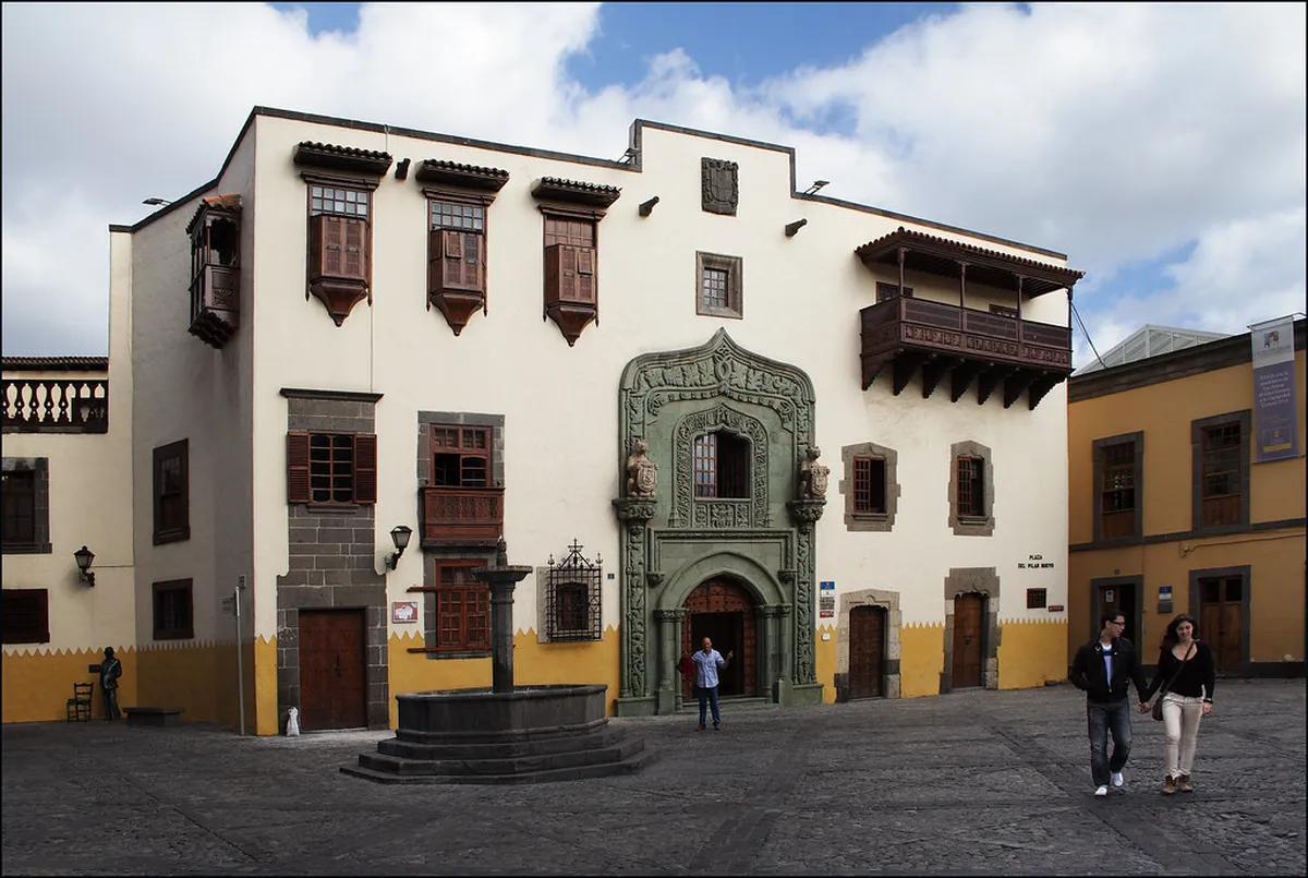 Discover Canarian Wooden Balconies in Las Palmas