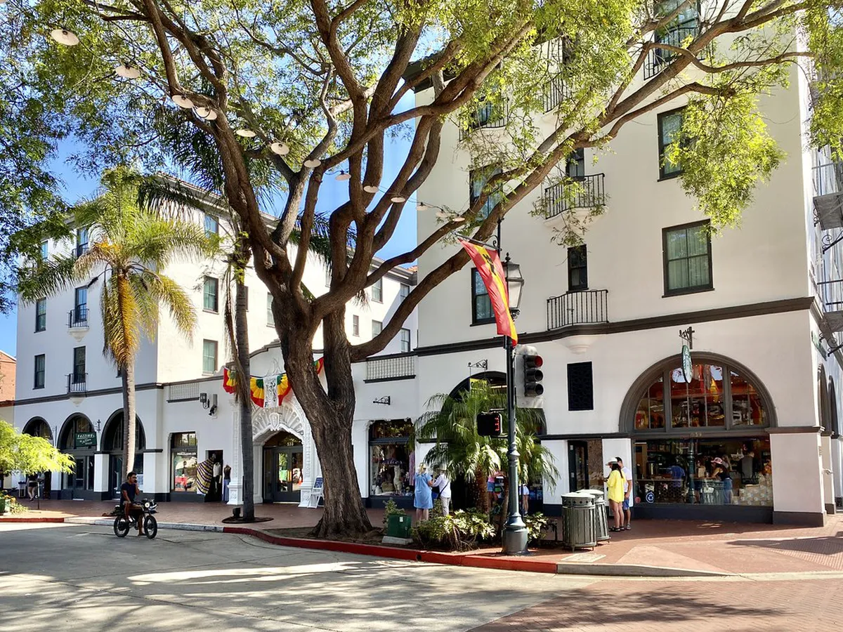 Hotel Santa Catalina: Colonial Revival Style Guide