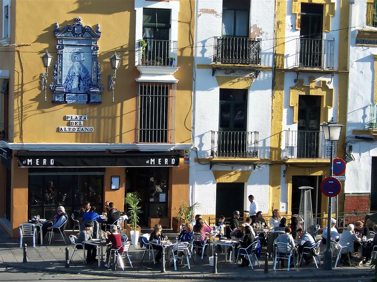 Discover Triana's Modernist Buildings in Las Palmas