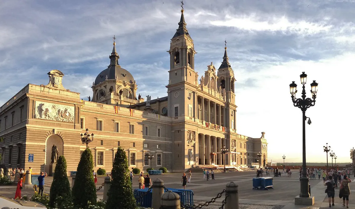 Almudena Cathedral Visiting Hours & Mass Times 2025