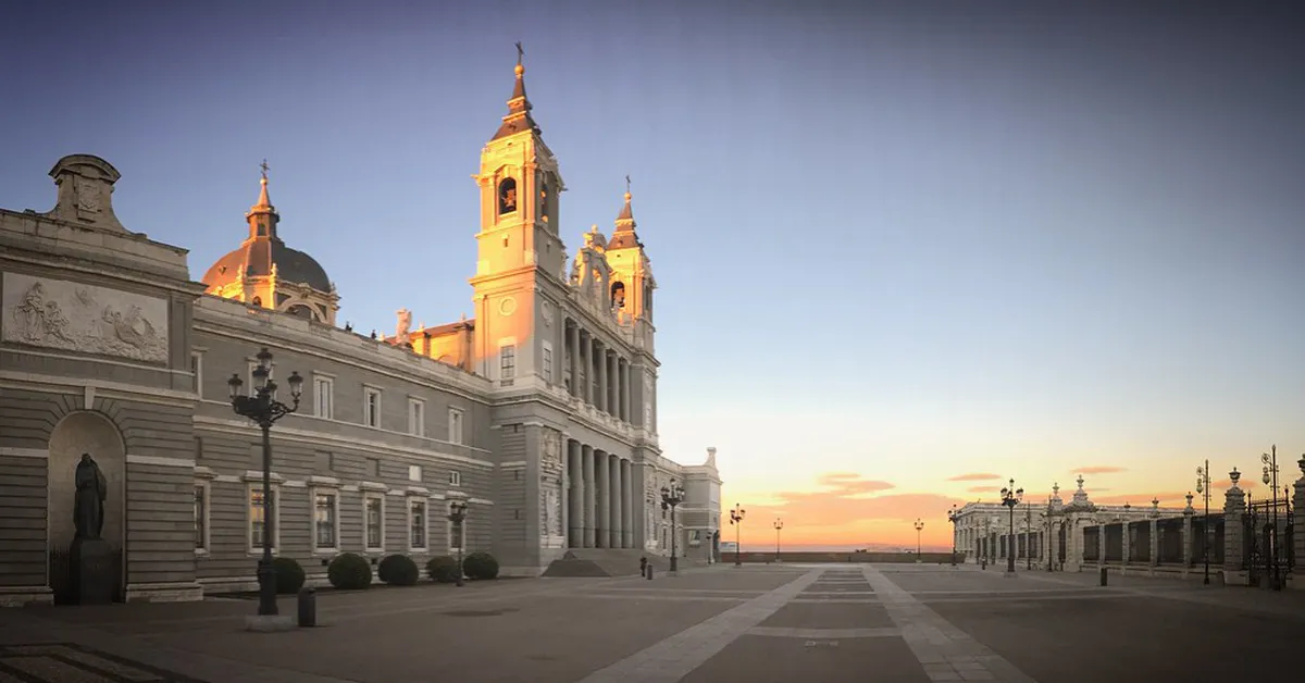 Plaza de Cibeles: Architectural History in Madrid