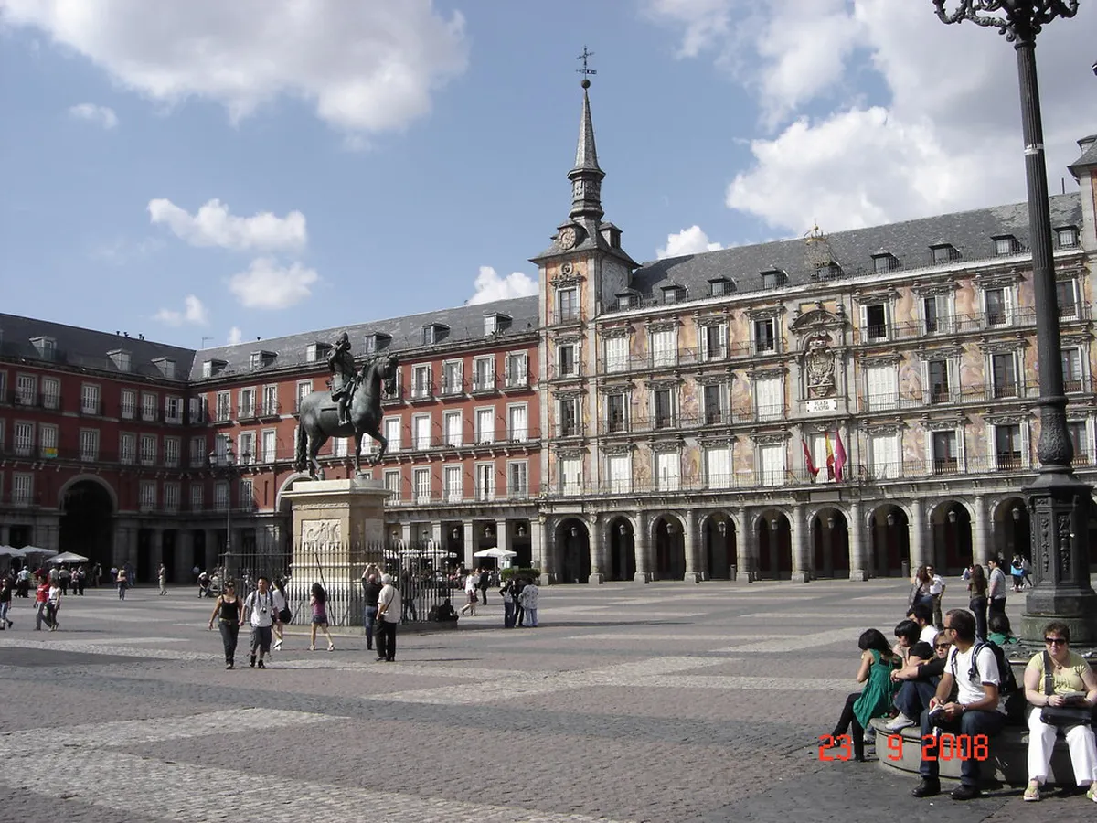 Explore Madrid's Famous Plazas in 2025 Guide