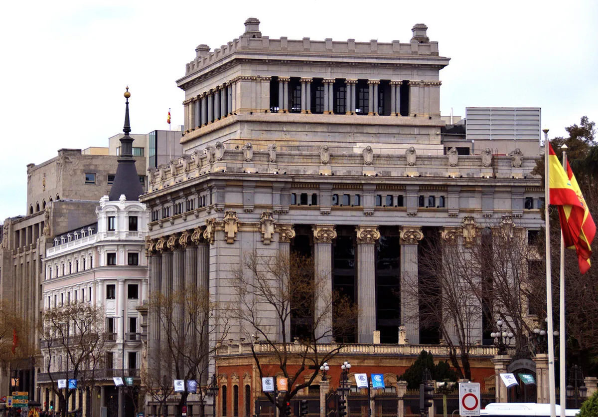 Iconic Gran Vía Buildings: Madrid's Architectural Gems