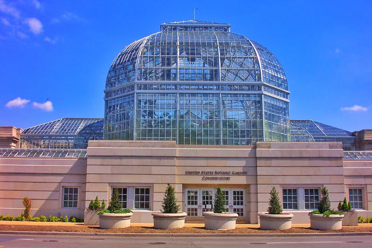 Discovering Madrid's Public Art and Architecture