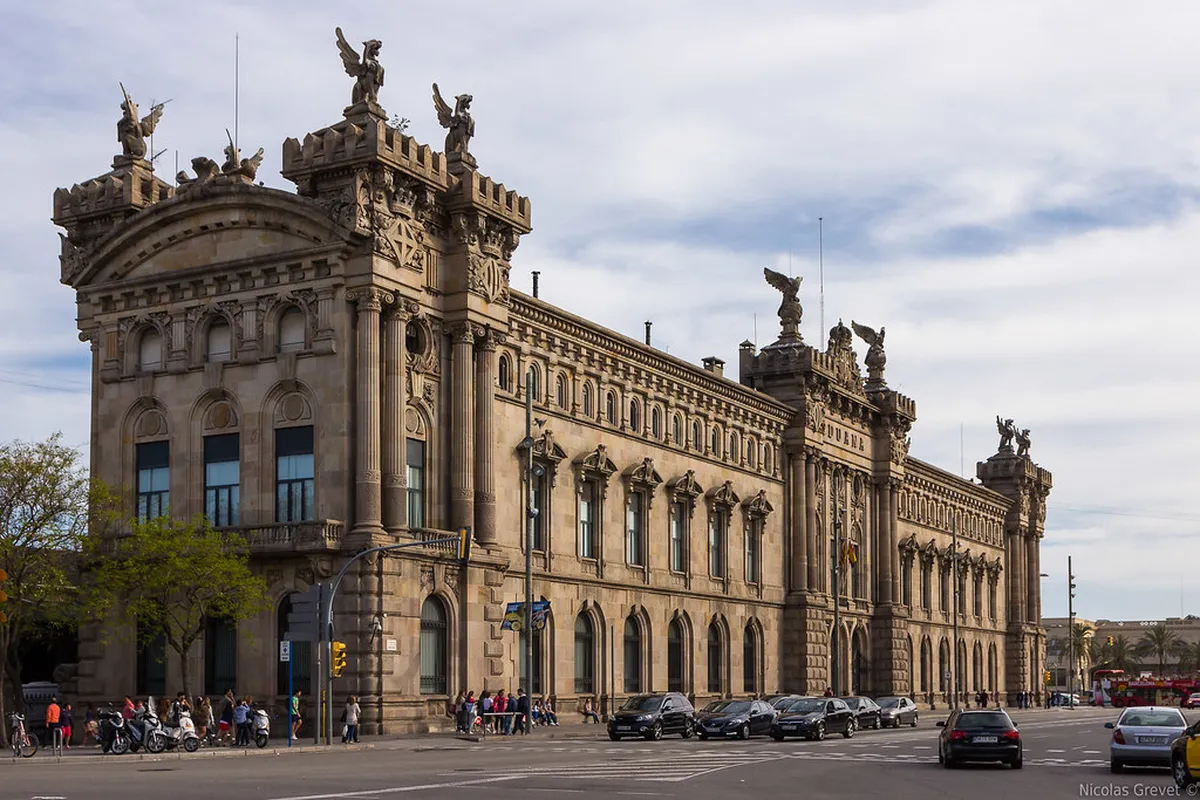 Aduana Palace: Neoclassical Architecture Guide in Málaga