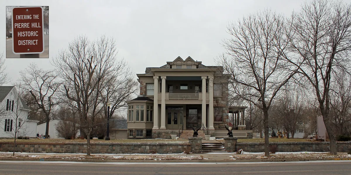 Identifying Neoclassical Elements in Málaga 2025