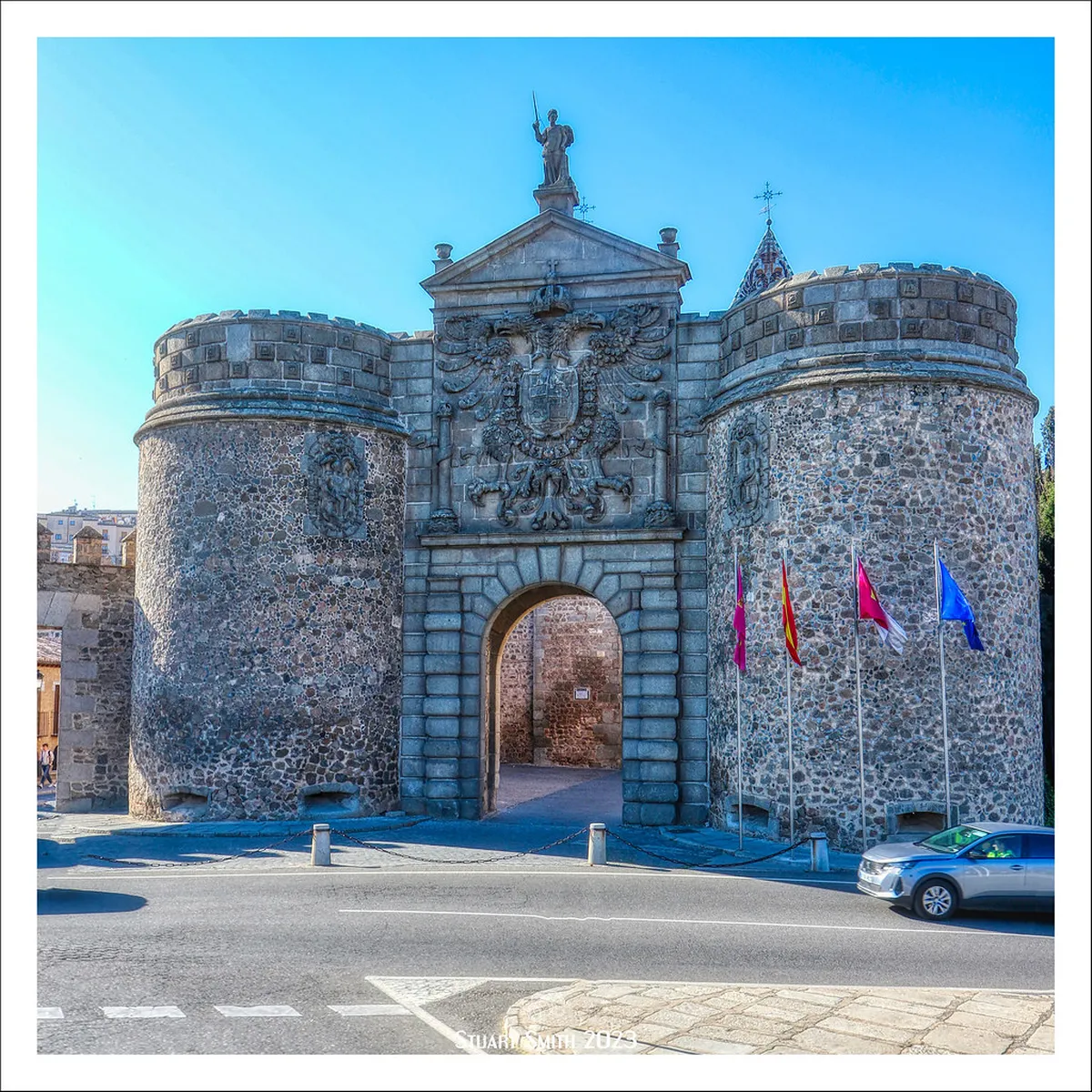 Moorish Gate at Atarazanas Market: Málaga's Historic Jewel