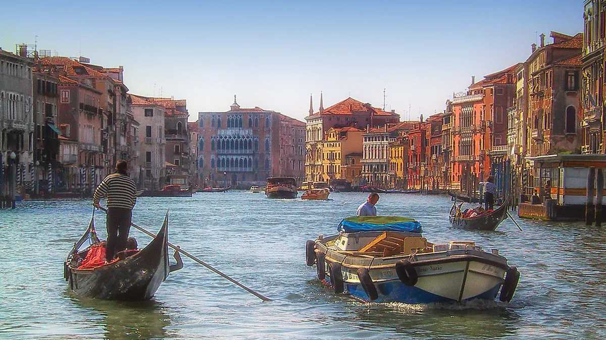 Oviedo City Hall: Can Tourists Enter This Grand Building?