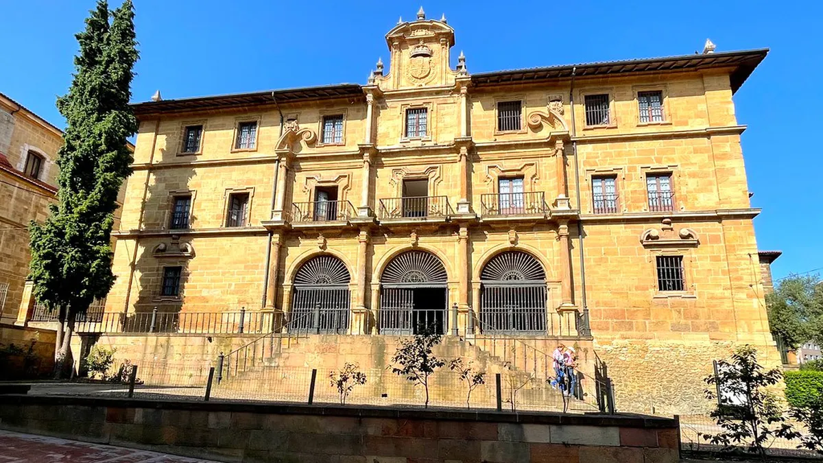 Finding Baroque Palaces in Oviedo's Old Town