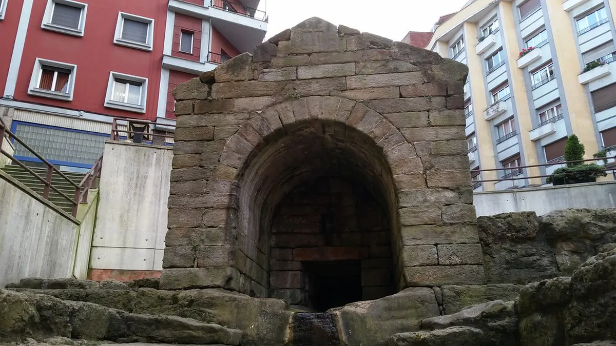 La Foncalada Fountain: Oviedo's Ancient UNESCO Treasure