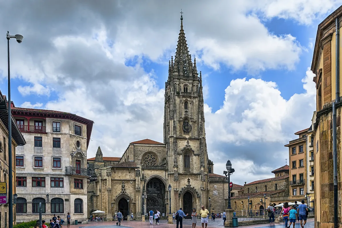 Oviedo Cathedral Architecture: A Grand Guide for 2025