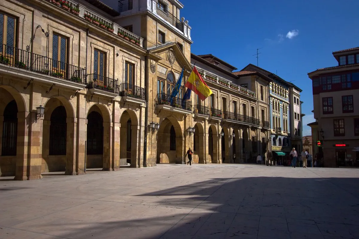 Oviedo City Hall Building: History & Architecture Guide