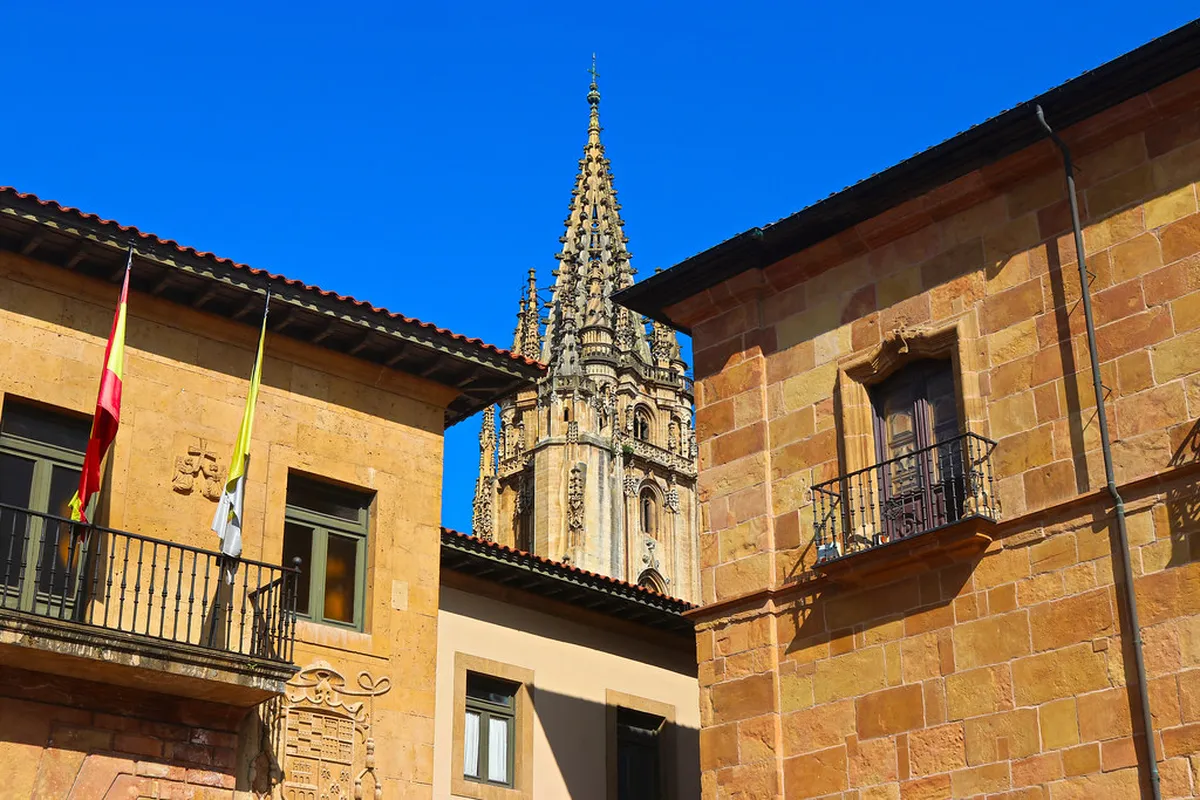 Oviedo Post Office: Who Designed This Iconic Building?