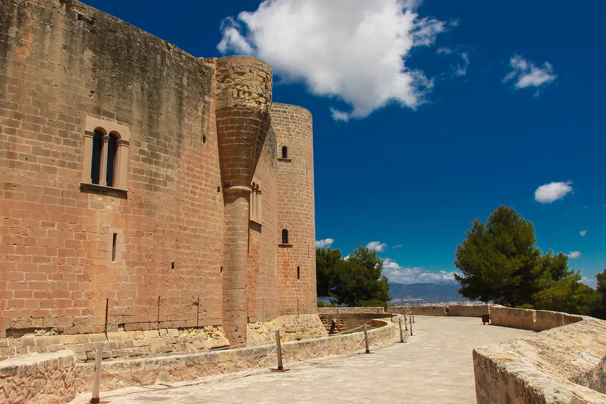 Bellver Castle Architecture Guide: Palma's Circular Gem