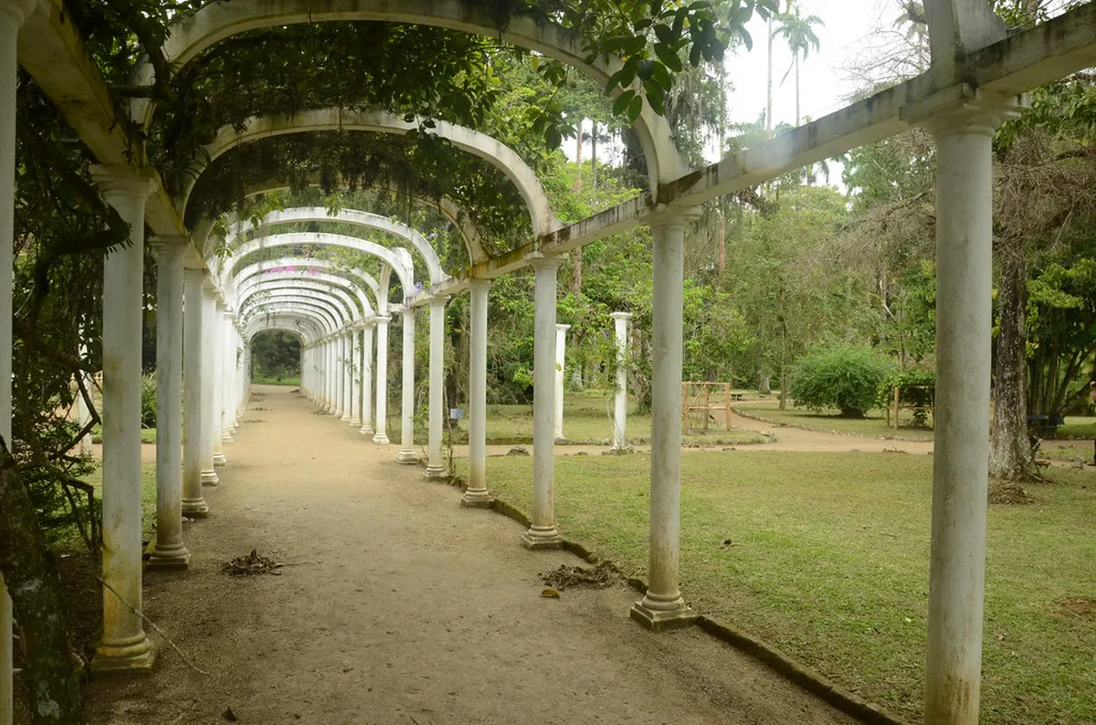 Explore Palma's Best Streets for Architecture in 2025