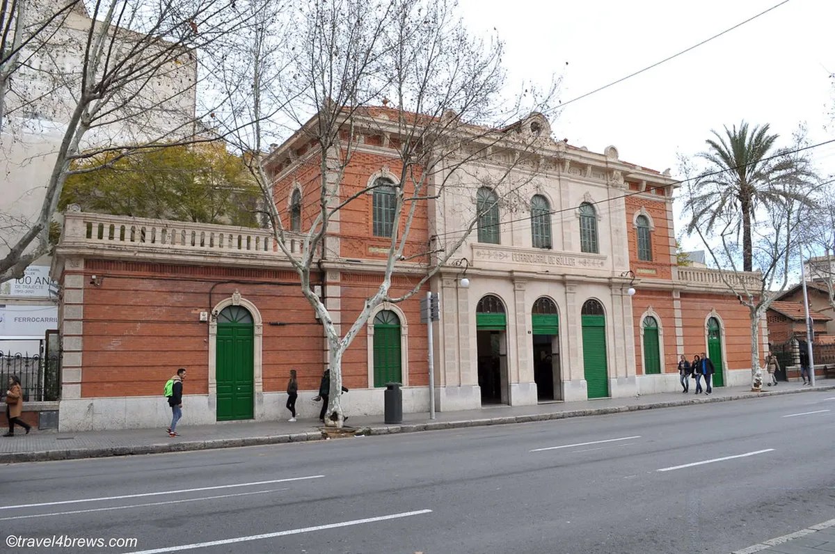 An Architect's Guide to Palma de Mallorca: Unveiling Centuries of Design