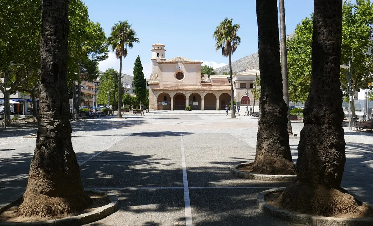 Explore Port de Pollença Architecture: A Guide