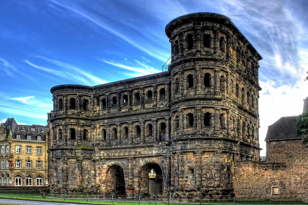 Pollença Courtyards: Function in Local Architecture
