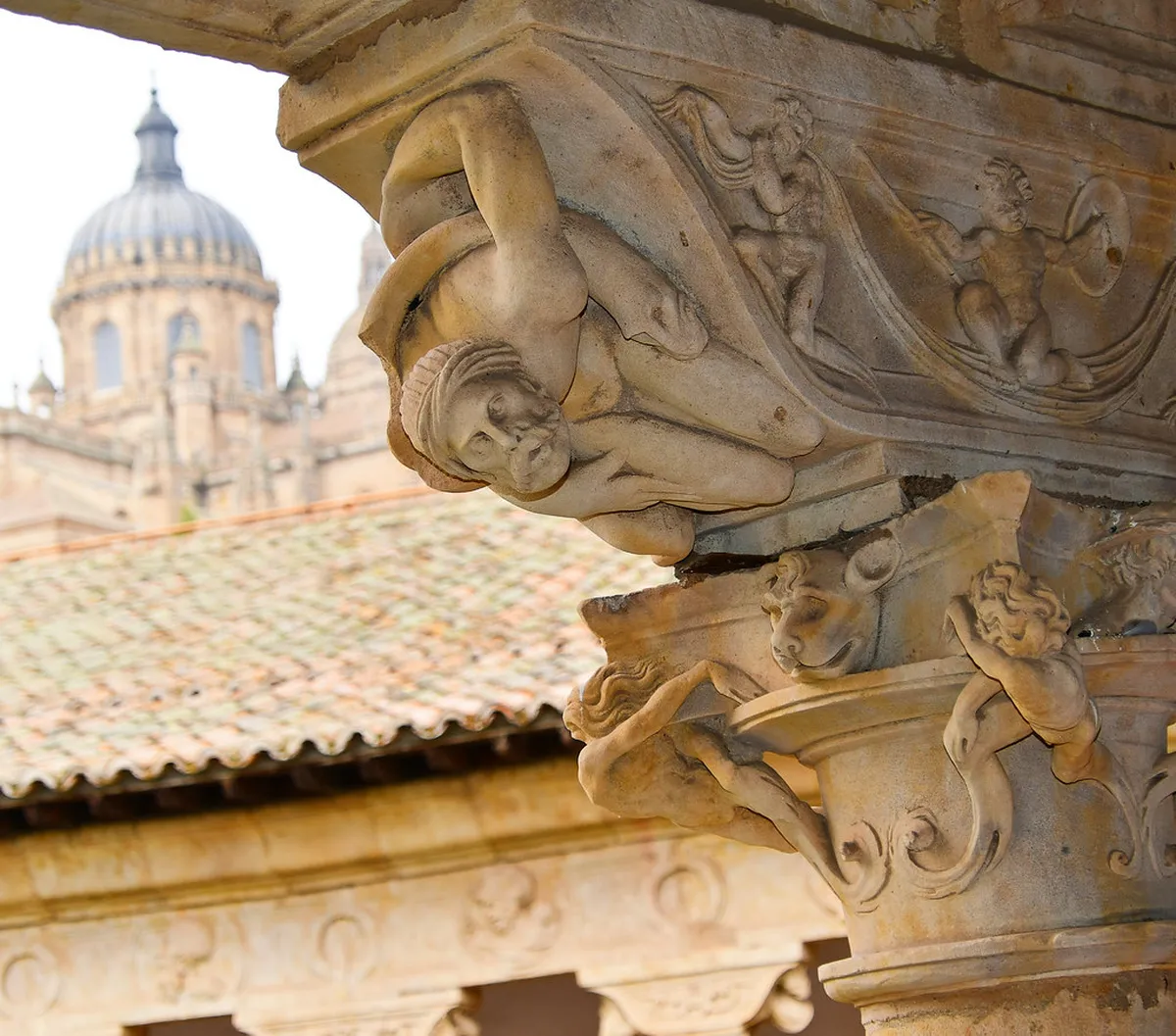 Salamanca's Puente Romano: Architectural Features