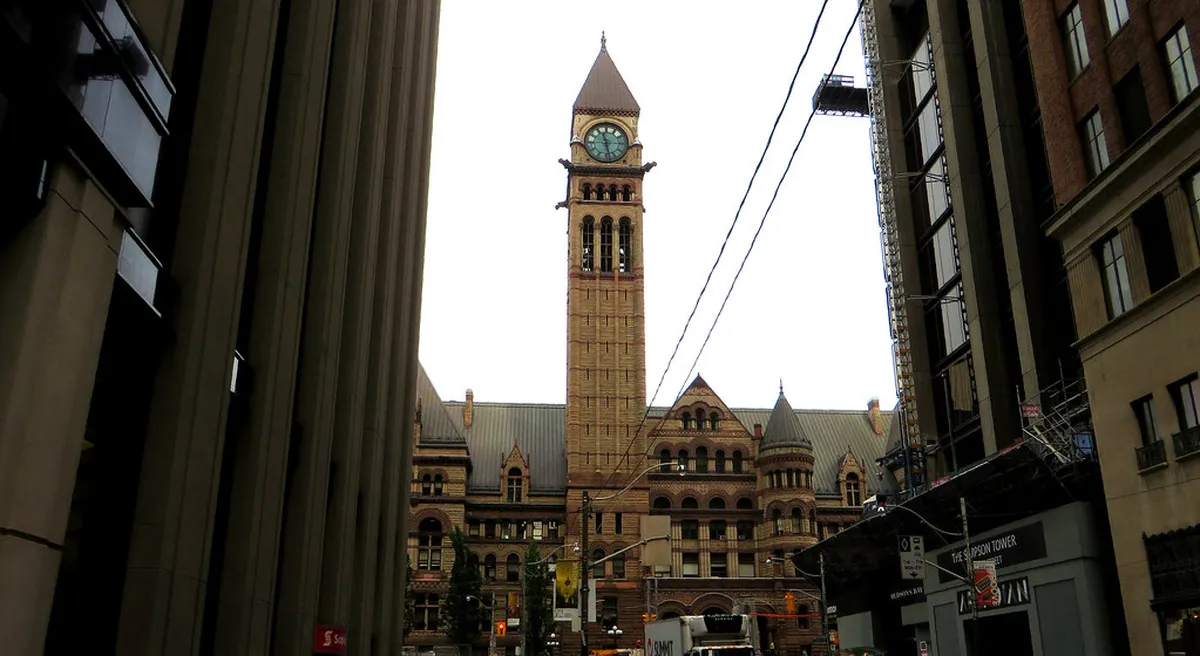 Salamanca's Romanesque Architecture: Identifying Key Features