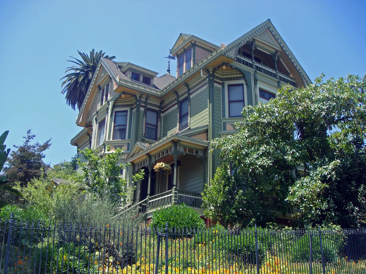 San Sebastián's Ornate Ironwork: A Detailed Guide