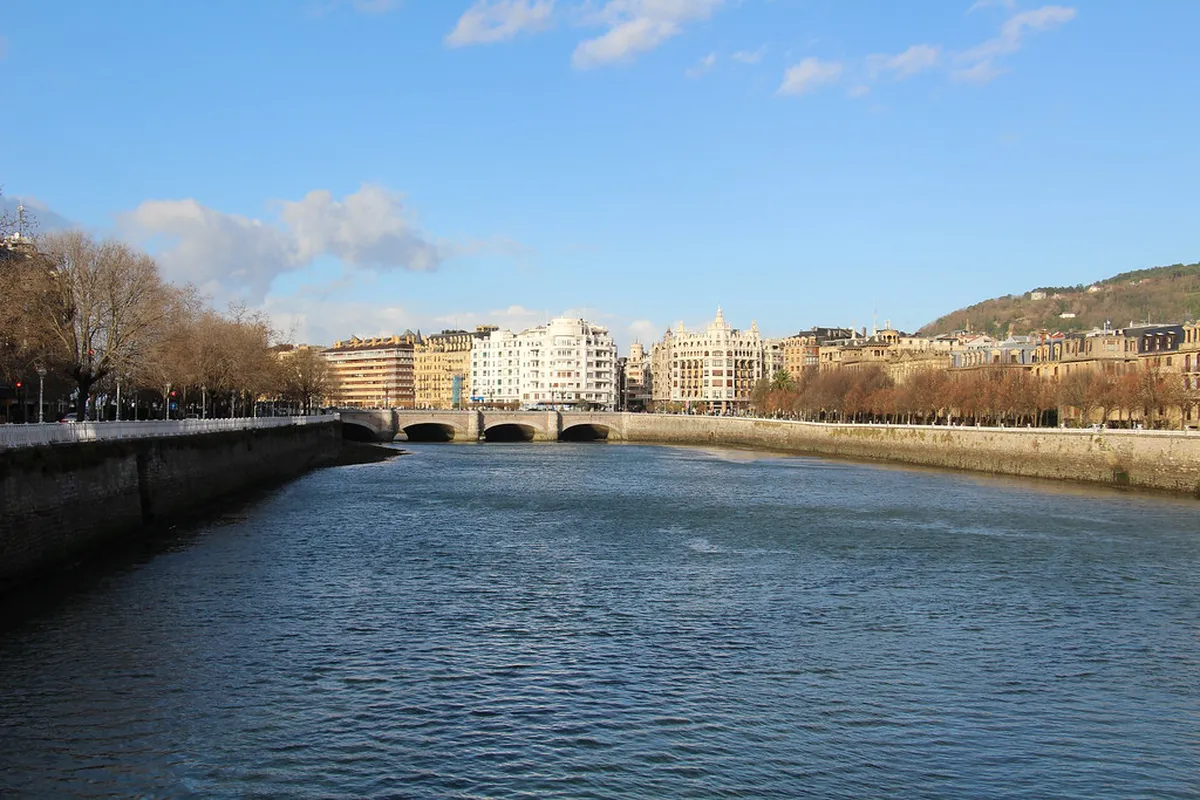Exploring the Striking Architecture of the Zurriola Bridge