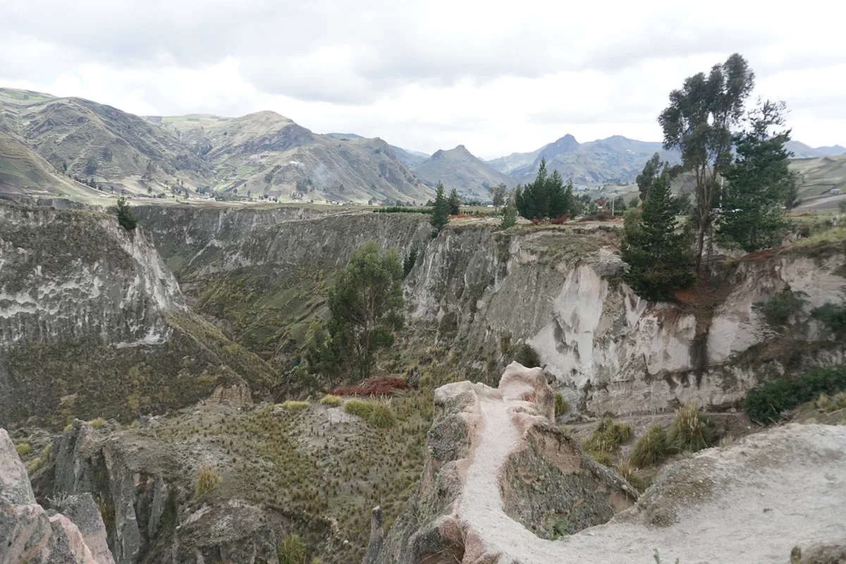 Best Viewpoint for Avenida Marítima Balconies in 2025
