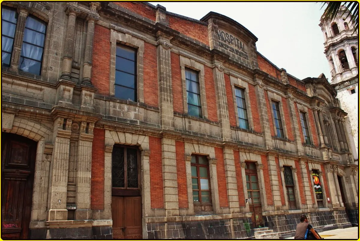Comparing Architecture on Calle O'Daly and Calle Real