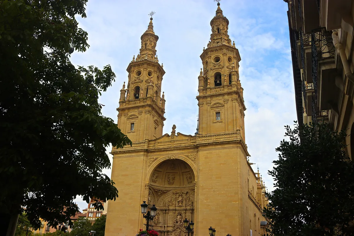 Main Architectural Styles Around Plaza de España