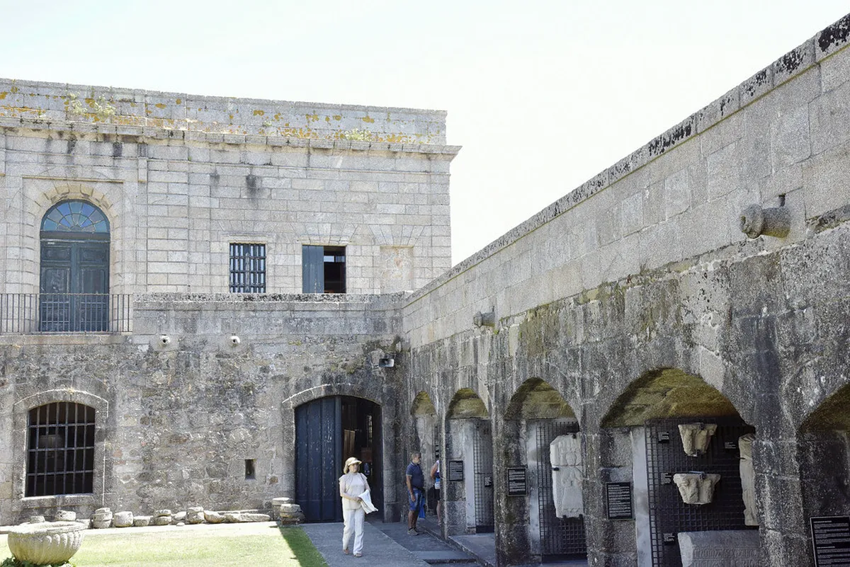 Explore Santa Cruz's Old Defensive Walls