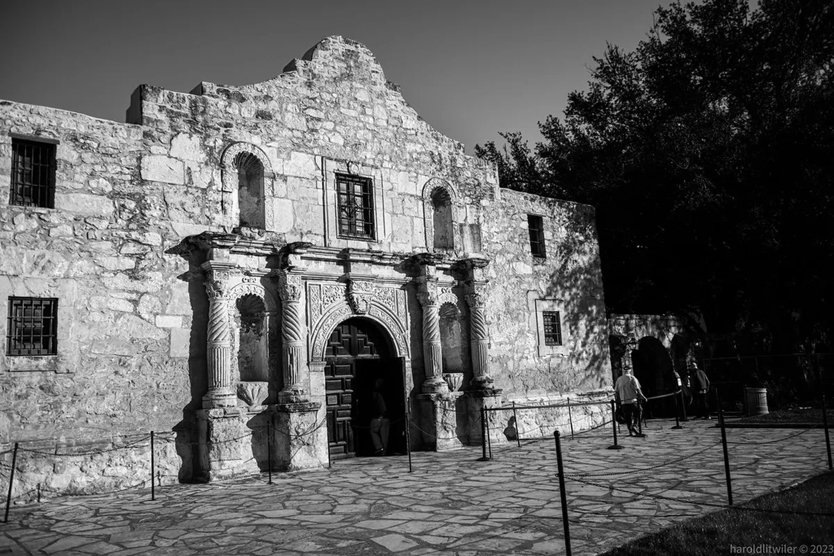 How to See Santa Cruz Architecture on a Budget in 2025