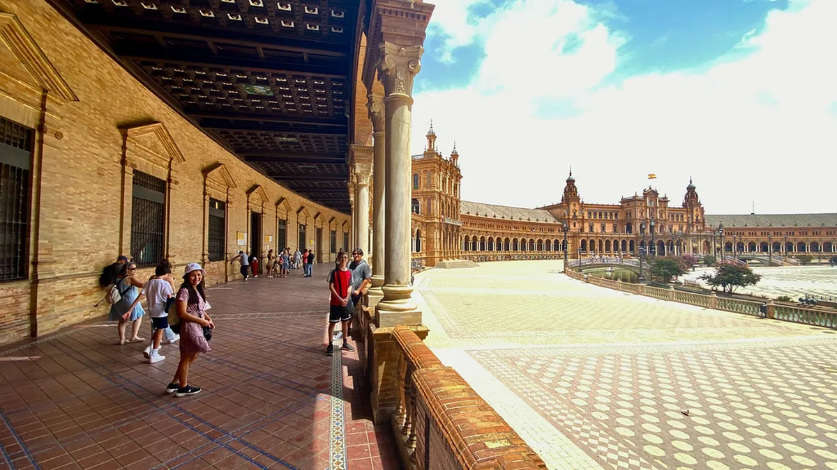 Explore Santa Cruz: The Iconic Plaza de España Complex