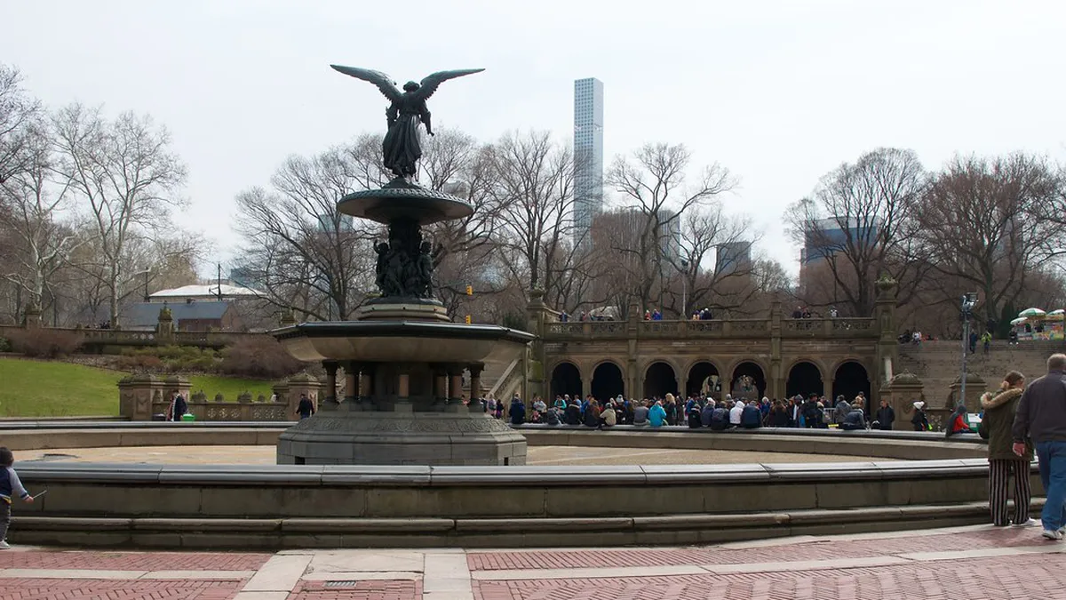 García Sanabria Park: Sculptures and Fountains Guide