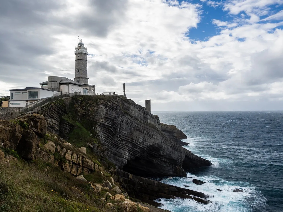 Faro de Cabo Mayor: Santander's Iconic Lighthouse Guide
