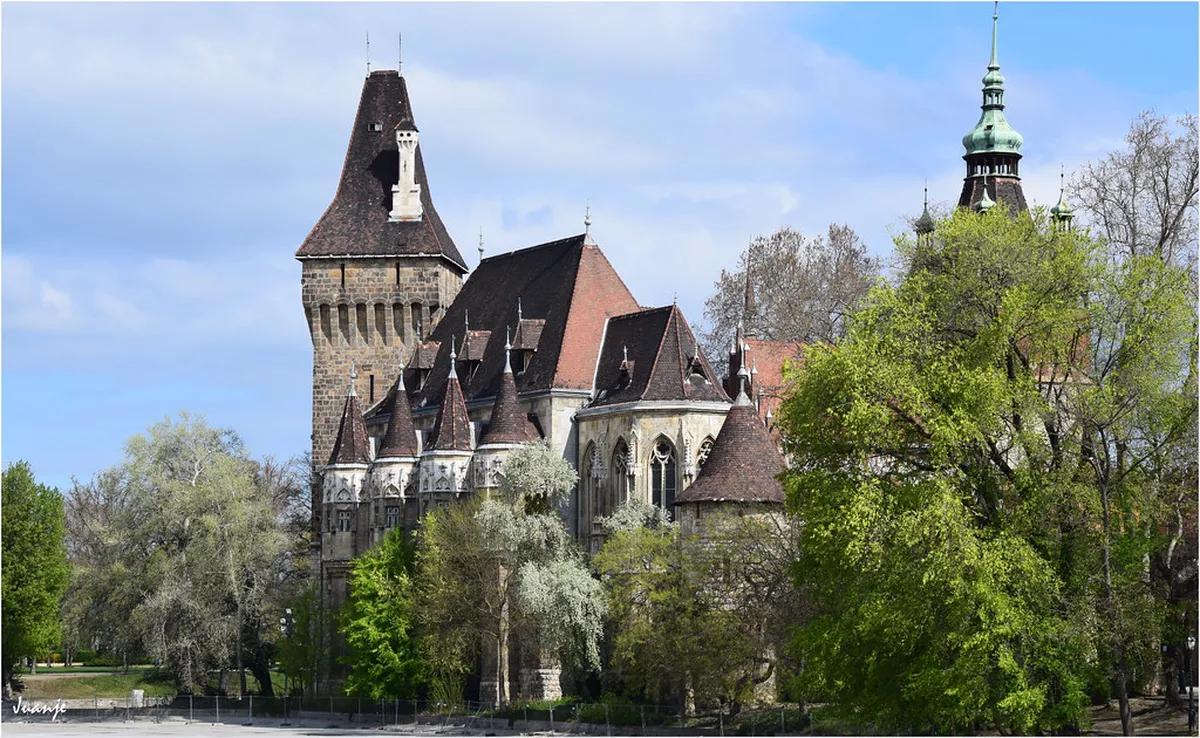 History of the Palacete del Embarcadero in Santander
