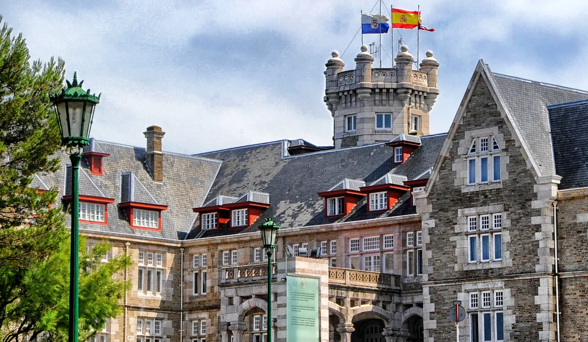 Palacio de la Magdalena: Santander's Royal Palace Guide