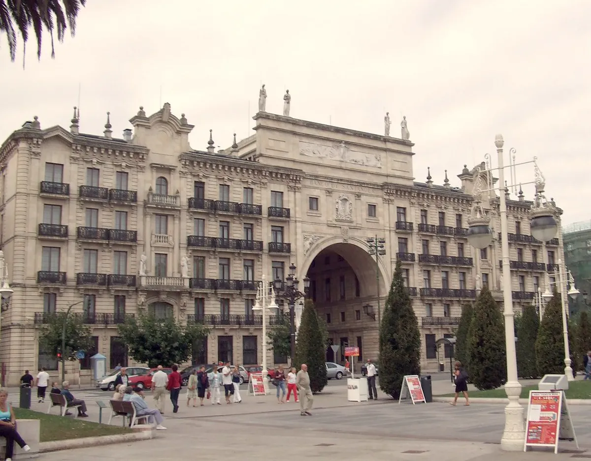Explore Paseo de Pereda Buildings in Santander 2025