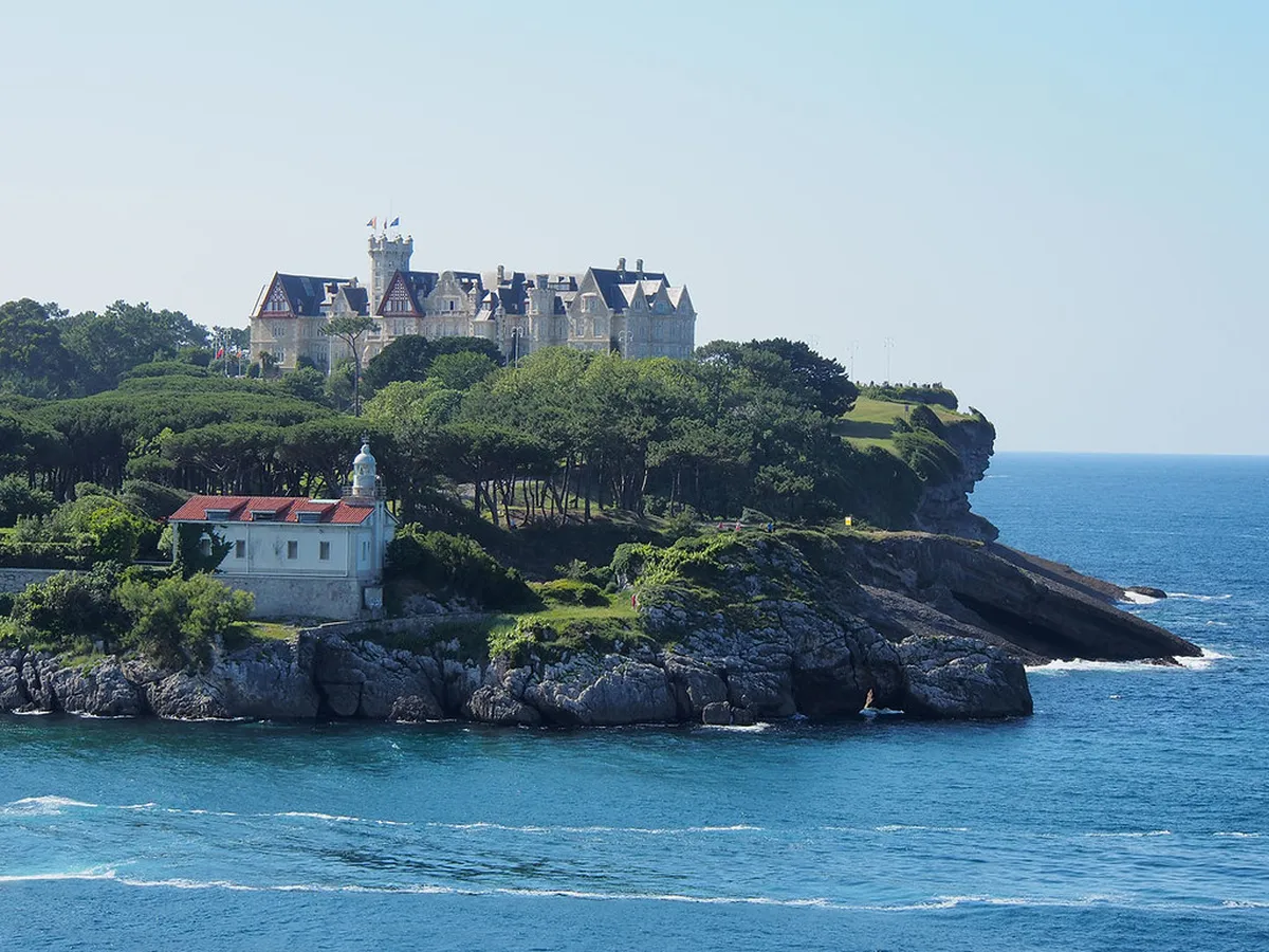 Touring Palacio de la Magdalena Interior in 2025