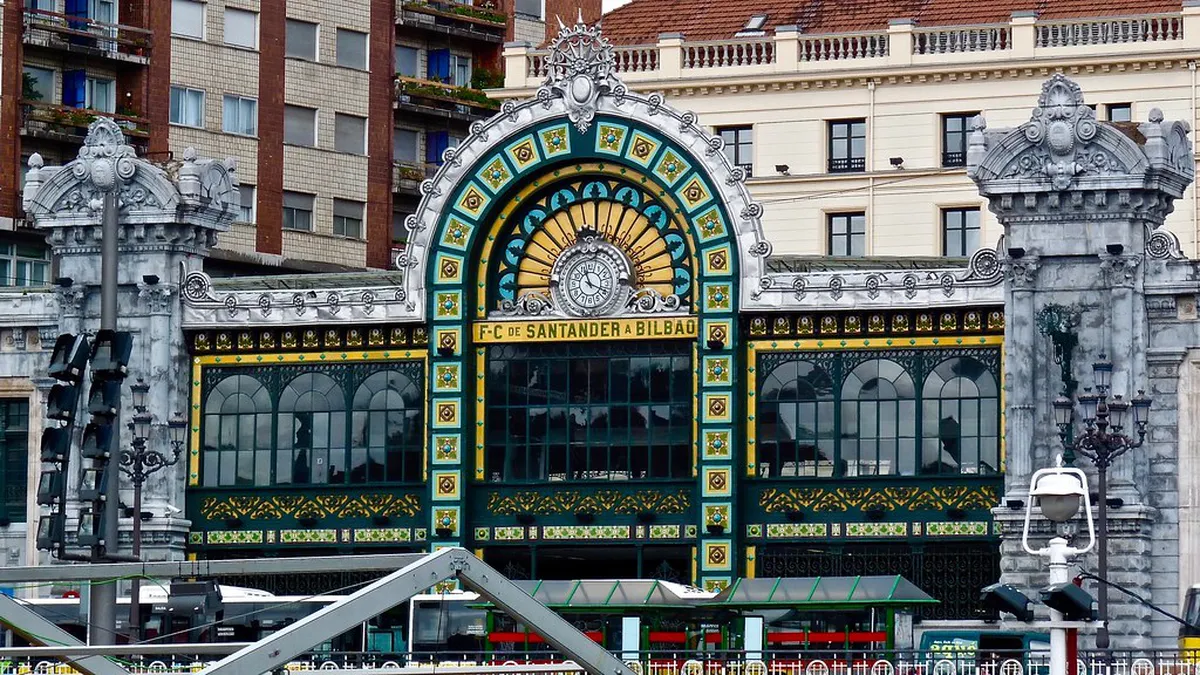 Santander's Iron and Glass: A Striking Architectural Blend