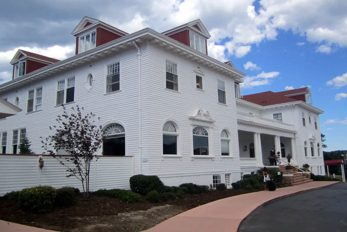 Where to Find Neoclassical Santander Buildings in 2025