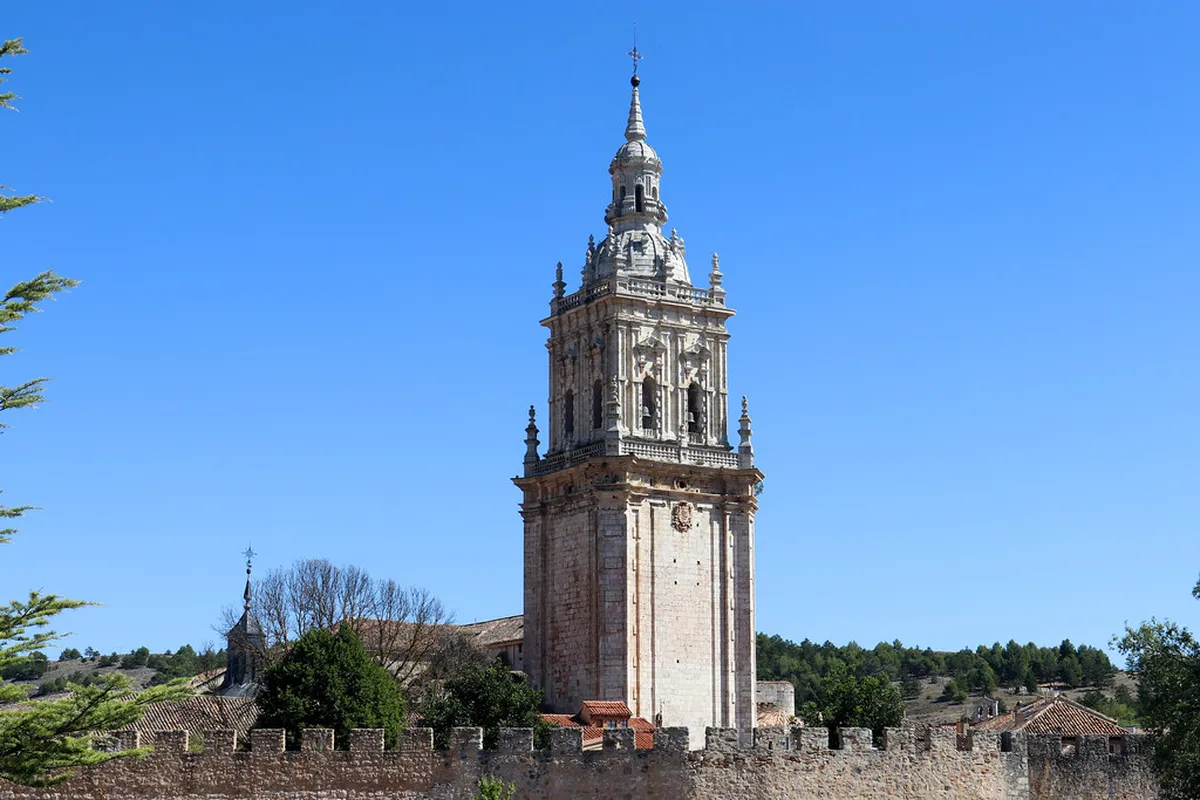 Unveiling Baroque Details: Obradoiro Facade Explained