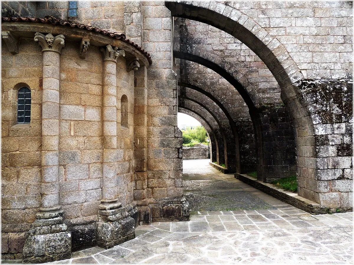 Colegiata del Sar Architecture: Santiago Guide