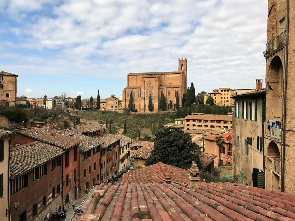Exploring the Gothic Style of San Domingos de Bonaval