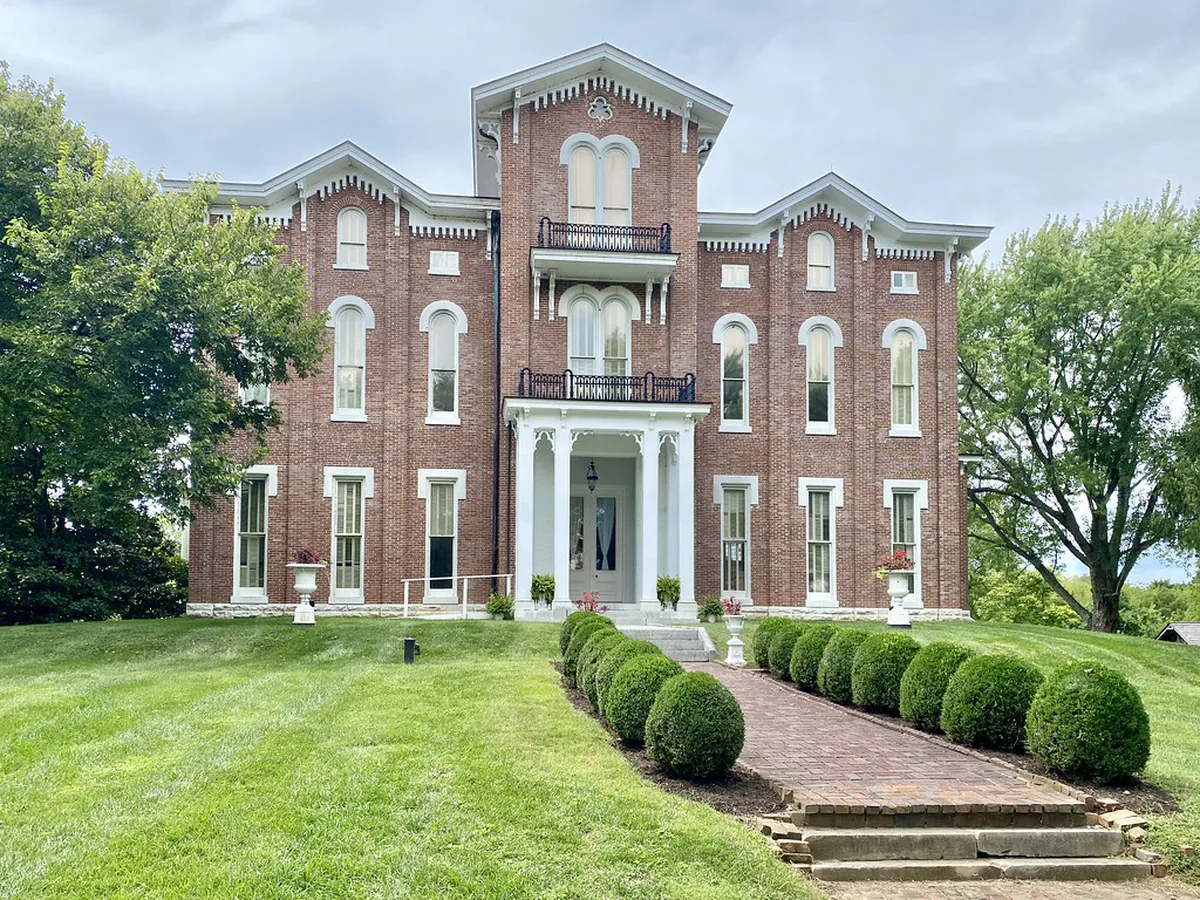 Identifying Romanesque Features in Santiago
