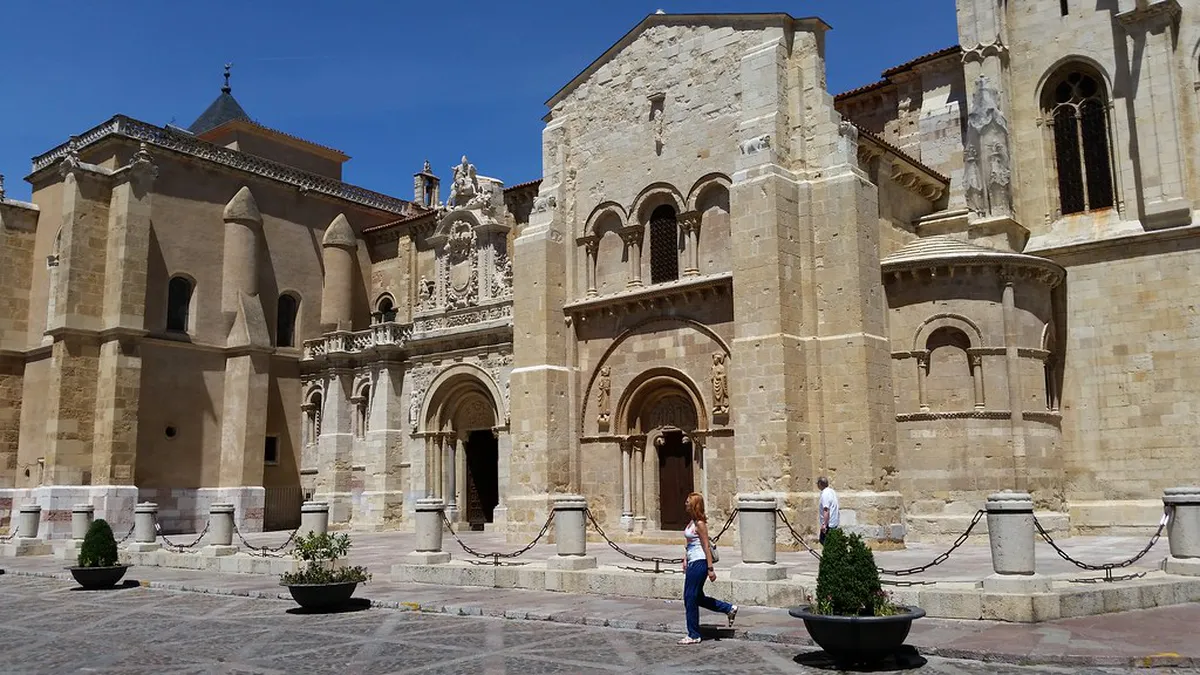 Exploring Romanesque Architecture Santiago de Compostela