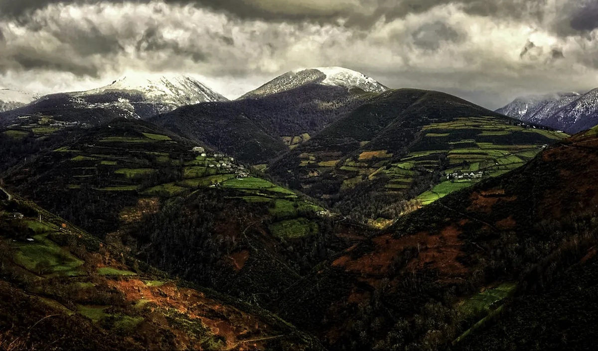 Discover Traditional Galician Houses in Santiago