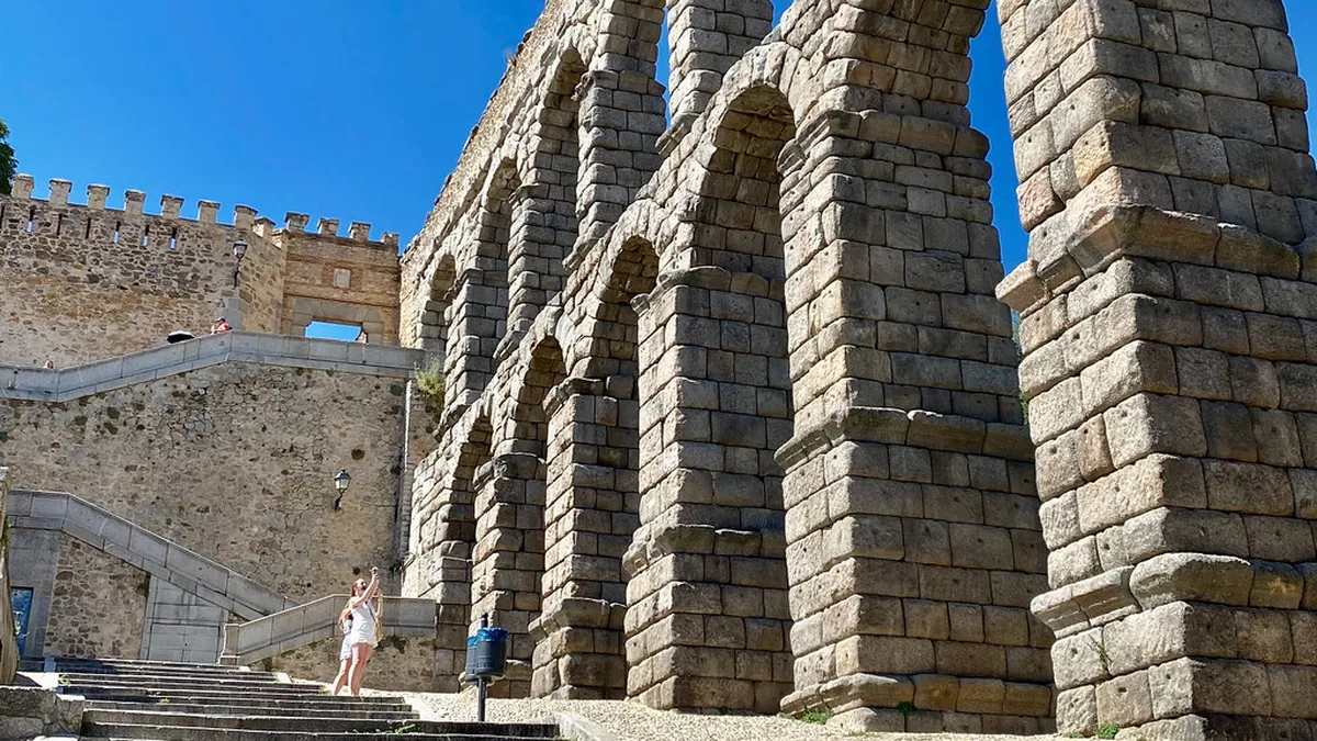 How Was the Segovia Aqueduct Built? A Roman Engineering Marvel