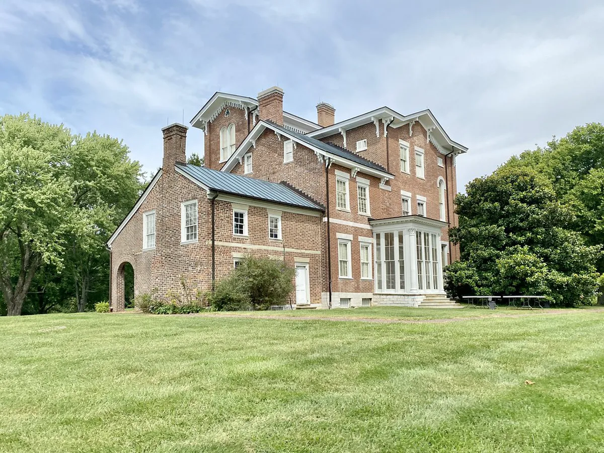 Discovering Gothic Features of Segovia Cathedral