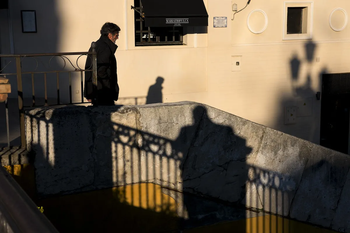 Explore Triana's Ceramic Workshops & Azulejo Facades
